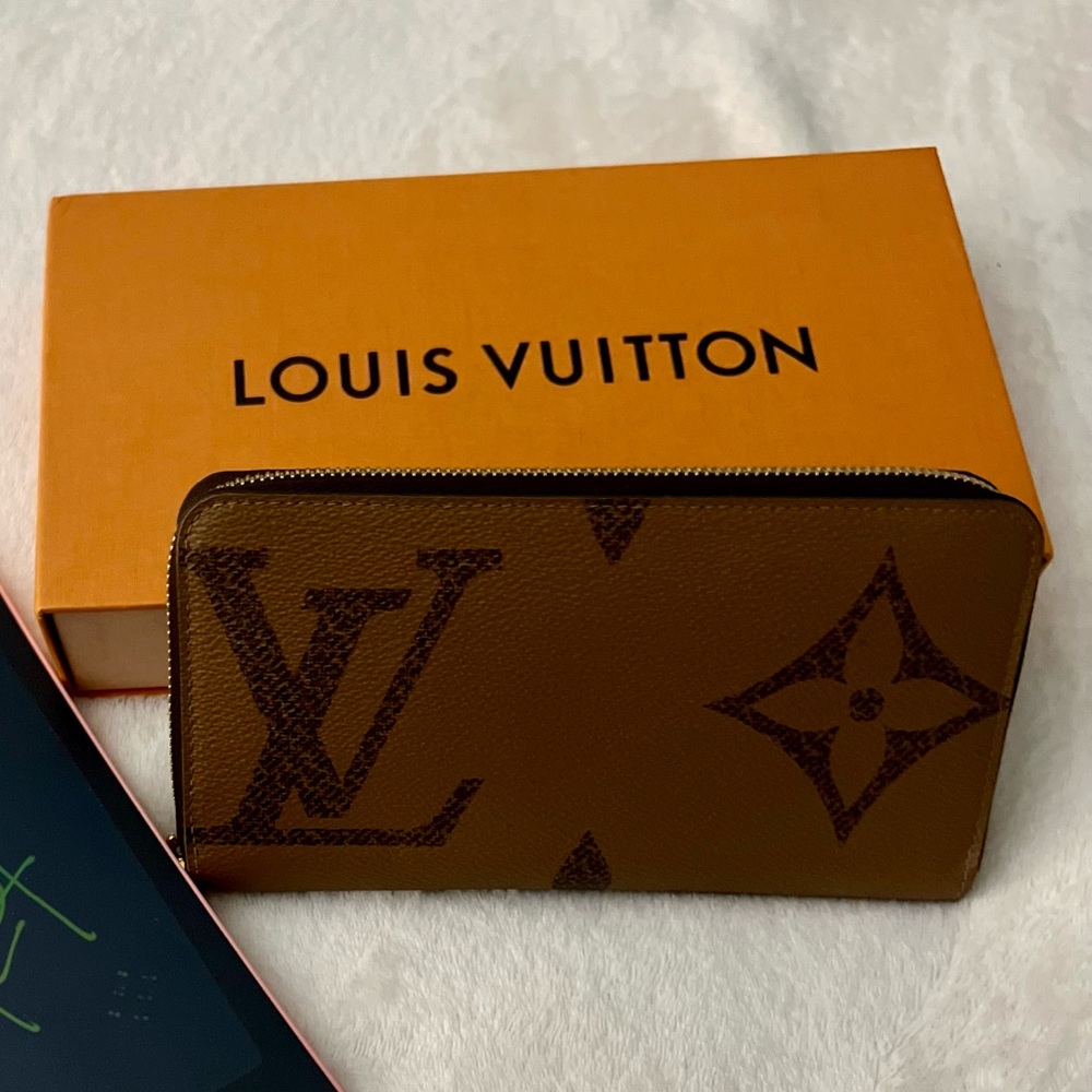 Louis Vuitton monogram zippy wallet